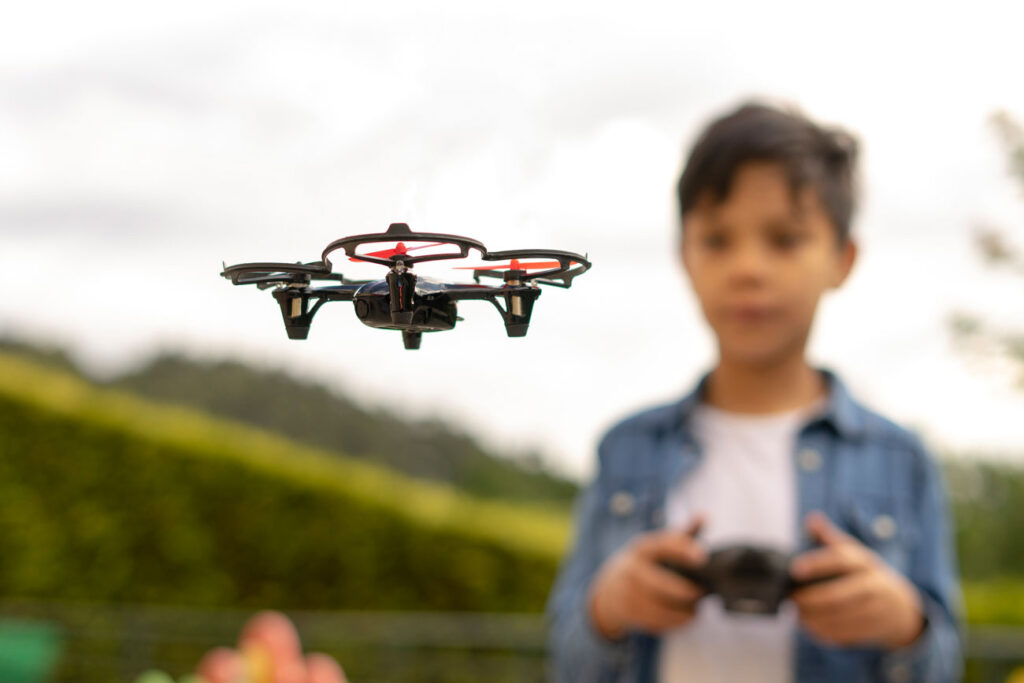 Czy dziecko może latać dronem obraz 1